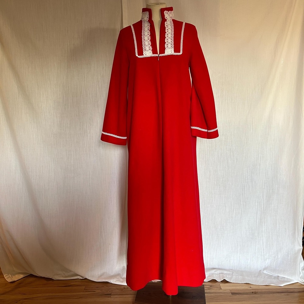 vtg red flannel white lace trim vassarette maxi robe classic warm winter